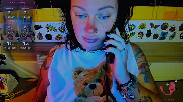 EllieOz online show from November 20, 2025, 5:57 pm