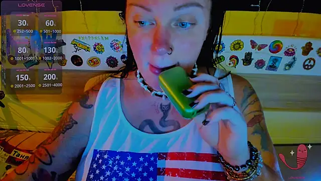 Snapshot of EllieOz chatting on October 30, 2025, 4:48 pm EllieOz online show from October 30, 2025, 4:48 pm