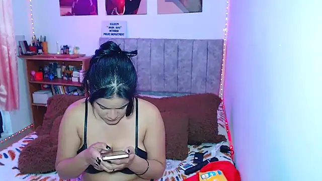 Snapshot of JossieGrey chatting on January 15, 2025, 10:46 pm JossieGrey online show from January 15, 2025, 10:46 pm