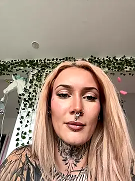 Snapshot of Stella-Kink chatting on October 31, 2025, 11:40 am Stella-Kink online show from October 31, 2025, 11:40 am