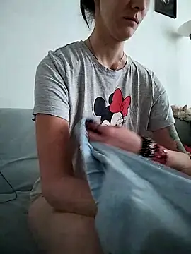 LauraBaby online show from September 28, 2025, 11:06 am