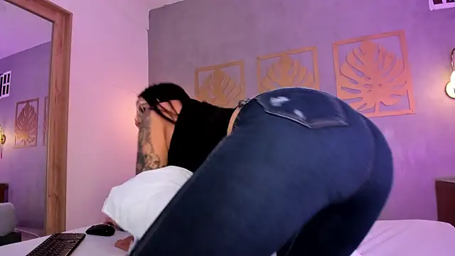 Snapshot of majo_rosse_ chatting on October 8, 2025, 6:52 pm majo rosse online show from October 8, 2025, 6:52 pm