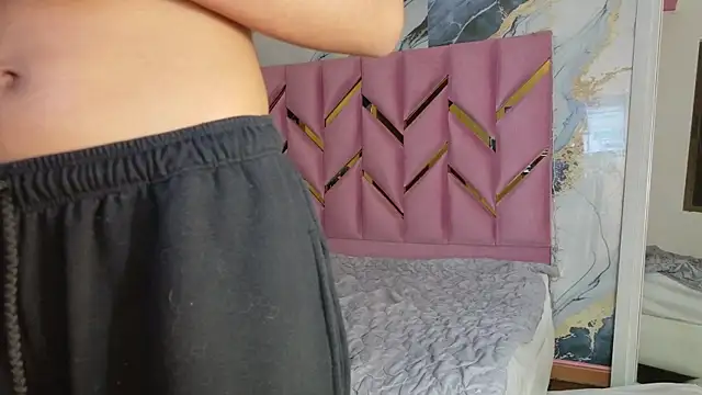 Snapshot of daddyissuesss_ chatting on October 27, 2025, 7:37 pm daddyissuesss  online show from October 27, 2025, 7:37 pm