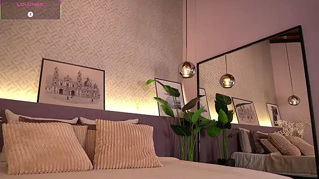 Snapshot of ElleDiane chatting on October 3, 2025, 10:33 pm ElleDiane online show from October 3, 2025, 10:33 pm