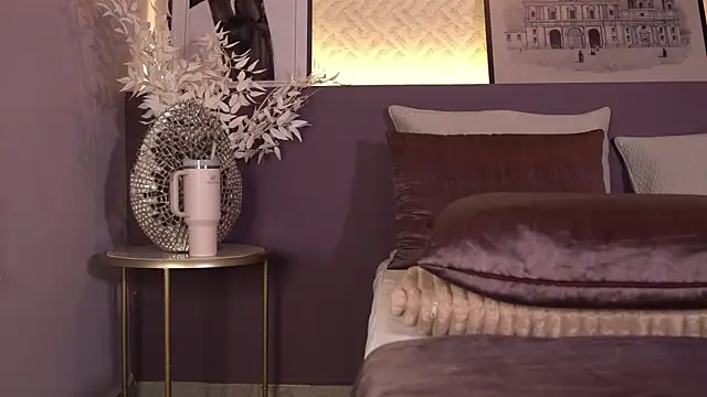 ElleDiane online show from February 20, 2025, 4:50 am