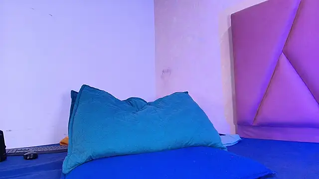 arl chloee online show from September 26, 2025, 3:13 am