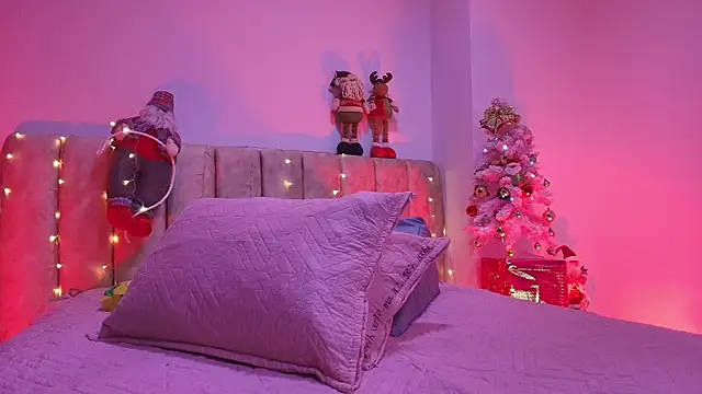 arl chloee online show from December 15, 2025, 3:23 am