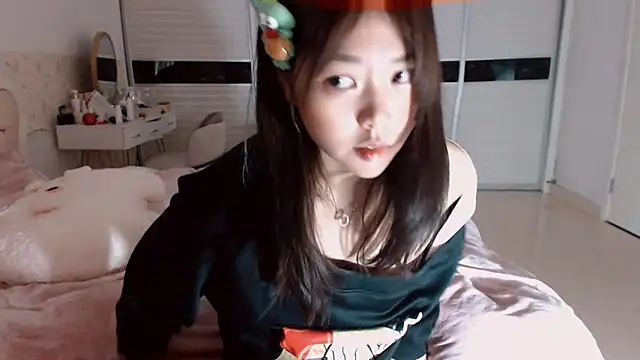 -Lucky Girl online show from March 17, 2026, 2:03 am