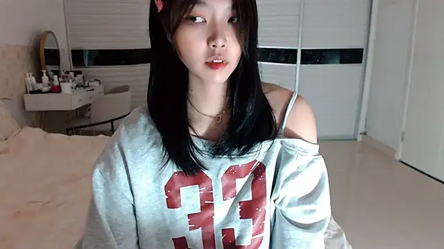 Snapshot of -Lucky_Girl chatting on September 18, 2025, 1:52 am -Lucky Girl online show from September 18, 2025, 1:52 am