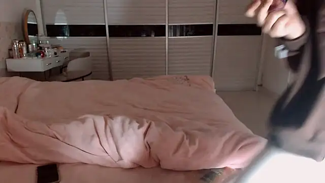 -Lucky Girl online show from February 15, 2026, 12:55 am