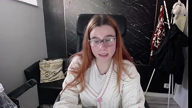 littleviki7 online show from February 10, 2025, 11:25 am