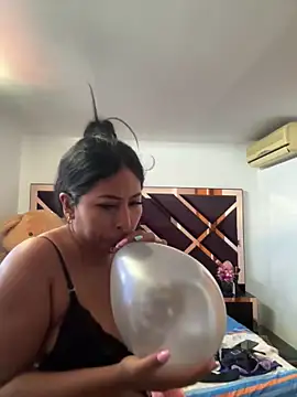 emmyjhonson07 online show from October 5, 2025, 4:31 pm