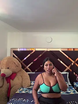 emmyjhonson07 online show from October 14, 2025, 2:17 pm