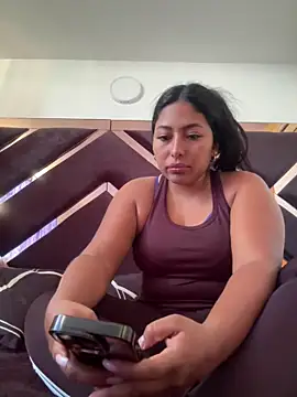 emmyjhonson07 online show from December 19, 2025, 1:46 pm