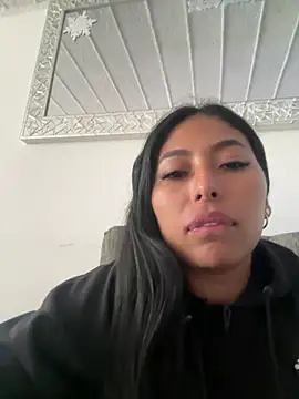 emmyjhonson07 online show from April 17, 2026, 12:52 pm