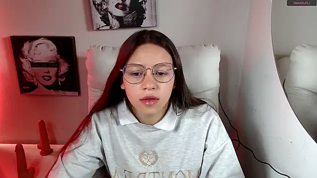 SamanthaRoldaan online show from December 15, 2025, 3:07 pm