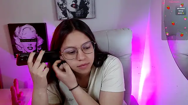 SamanthaRoldaan online show from December 3, 2025, 2:27 pm