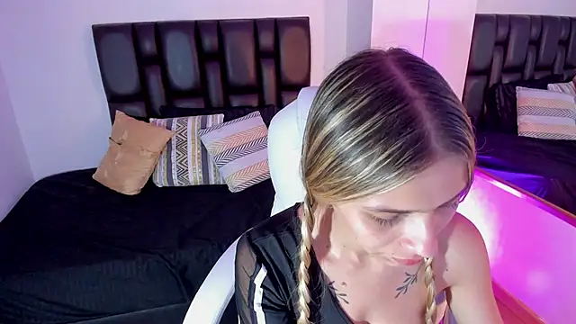 lana-rosse online show from February 12, 2025, 10:26 pm