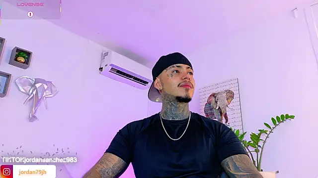 JordanSmiith  online show from May 25, 2026, 8:51 pm