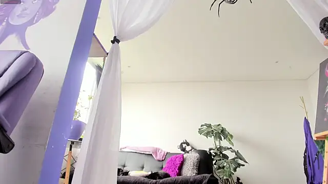 witchviolet online show from October 16, 2025, 4:37 pm