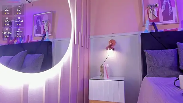 chloe watson  online show from February 4, 2026, 6:14 pm