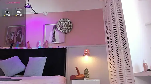 chloe watson  online show from September 25, 2025, 8:26 pm