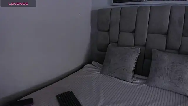 chloe watson  online show from October 16, 2025, 4:37 pm