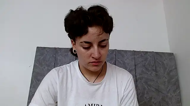 linda 33 online show from November 12, 2025, 1:15 pm