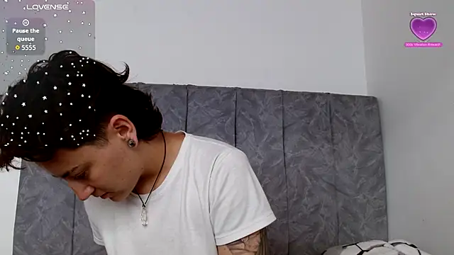 Snapshot of linda_33 chatting on October 3, 2025, 5:03 pm linda 33 online show from October 3, 2025, 5:03 pm