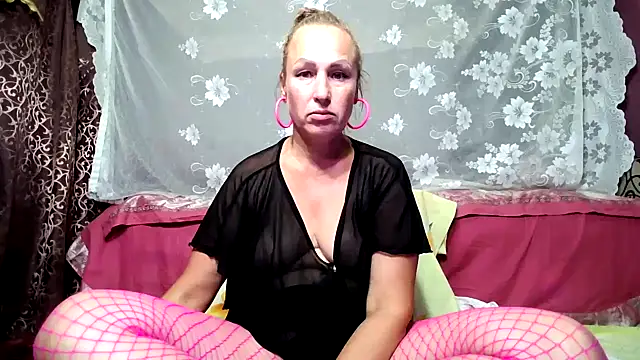 Snapshot of Alina_Night_777 chatting on September 19, 2025, 4:49 am Alina Night 777 online show from September 19, 2025, 4:49 am