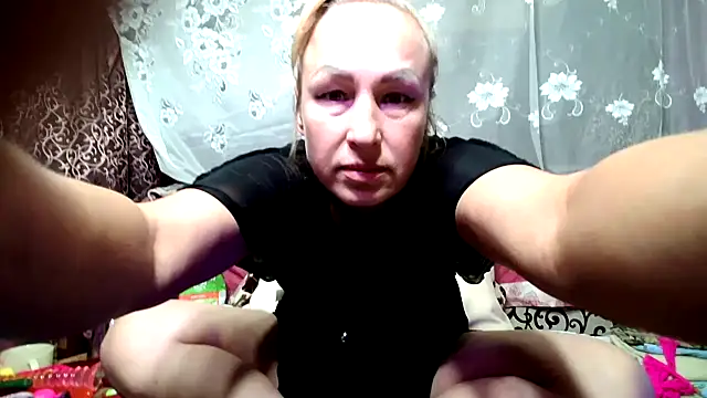 Snapshot of Alina_Night_777 chatting on October 20, 2025, 5:09 am Alina Night 777 online show from October 20, 2025, 5:09 am