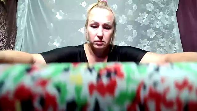 Snapshot of Alina_Night_777 chatting on October 13, 2025, 4:47 am Alina Night 777 online show from October 13, 2025, 4:47 am