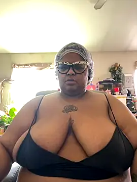 kweenxkarma online show from September 17, 2025, 8:33 pm