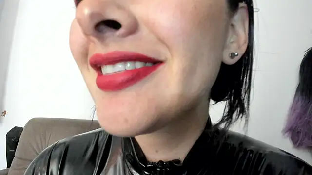 Snapshot of queen_fetish chatting on January 12, 2025, 11:15 pm queen fetish online show from January 12, 2025, 11:15 pm
