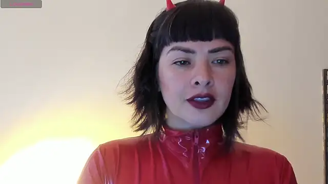 queen fetish online show from November 15, 2025, 8:02 pm