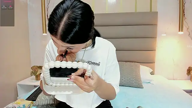 Snapshot of AnneDixie chatting on September 22, 2025, 3:12 am AnneDixie online show from September 22, 2025, 3:12 am