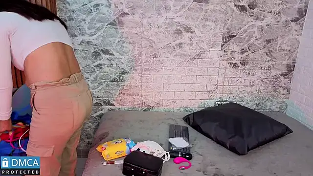 CarolRodriguez  online show from November 25, 2025, 7:03 pm