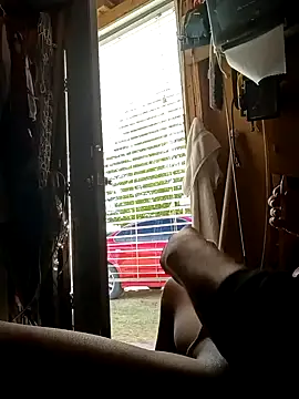 prettyboi6992 online show from April 13, 2026, 4:11 pm