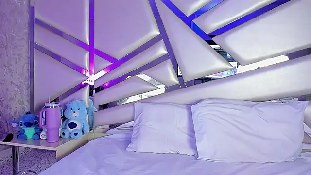 Snapshot of Miia002 chatting on September 22, 2025, 5:13 am Miia002 online show from September 22, 2025, 5:13 am