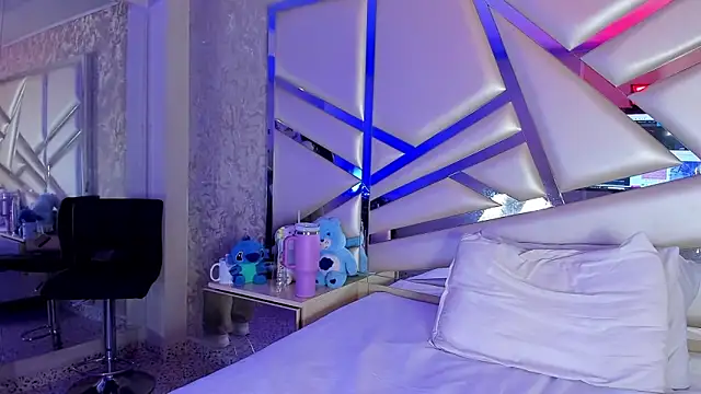 Snapshot of Miia002 chatting on October 31, 2025, 3:36 am Miia002 online show from October 31, 2025, 3:36 am