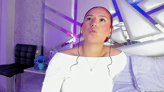 Snapshot of Miia002 chatting on September 19, 2025, 3:43 am Miia002 online show from September 19, 2025, 3:43 am