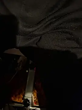 FreezingTie850 online show from April 16, 2026, 9:39 pm