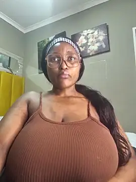 Snapshot of Bustygoddess32 chatting on February 28, 2025, 10:17 pm Bustygoddess32 online show from February 28, 2025, 10:17 pm