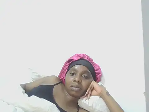 Snapshot of Sexxybella27 chatting on September 22, 2025, 1:00 am Sexxybella27 online show from September 22, 2025, 1:00 am