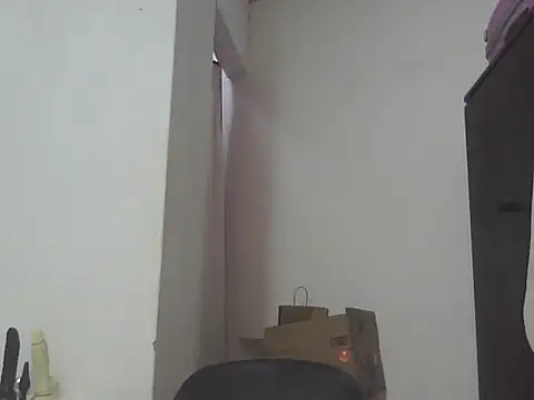 Snapshot of Sexxybella27 chatting on October 17, 2025, 6:32 pm Sexxybella27 online show from October 17, 2025, 6:32 pm