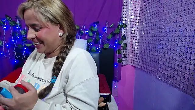 hazel 34 online show from February 26, 2025, 3:46 am