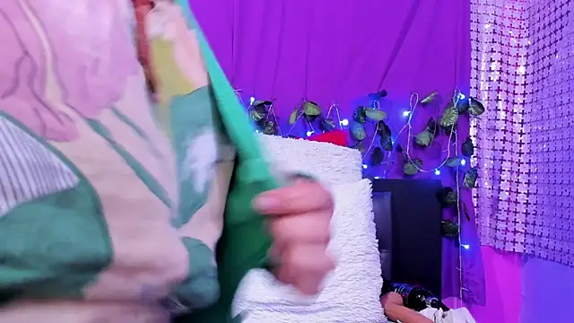 hazel 34 online show from February 28, 2025, 7:05 am