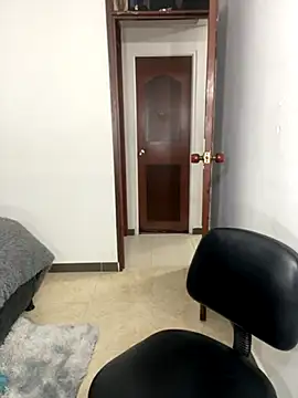 Snapshot of Charlotte_cutee18 chatting on October 13, 2025, 11:27 pm Charlotte cutee18 online show from October 13, 2025, 11:27 pm