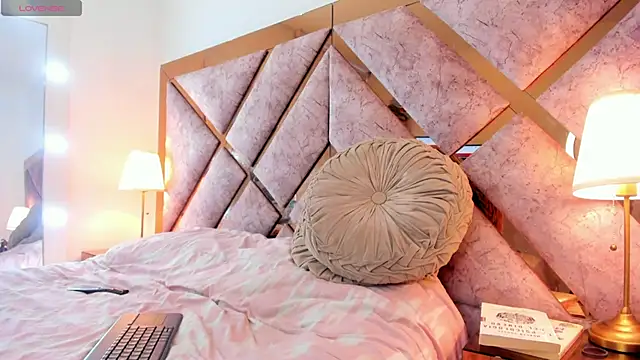 Jennalove  online show from December 15, 2025, 10:48 pm