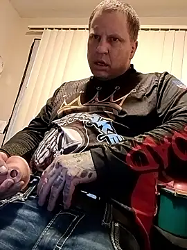 fukurbutt online show from April 28, 2026, 2:27 am